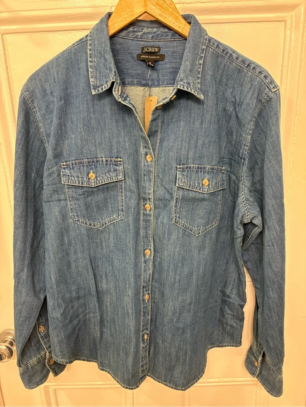 NWT J Crew Retail Garçon classic chambray shirt in Neela wash Size 14